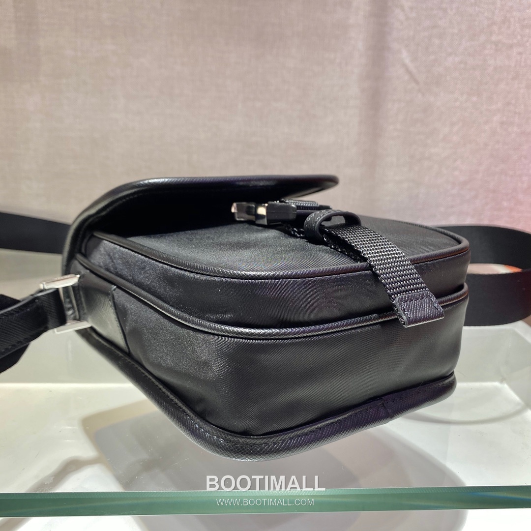 Prada Re-Nylon Crossbody Phone Bag with Saffiano Leather Flap 프라다 리나일론 사피아노 플랩 크로스바디 폰백 2VD043 14cm 5