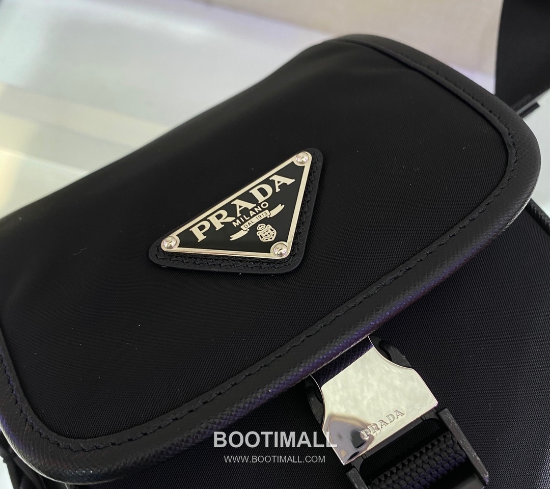 Prada Re-Nylon Crossbody Phone Bag with Saffiano Leather Flap 프라다 리나일론 사피아노 플랩 크로스바디 폰백 2VD043 14cm 6