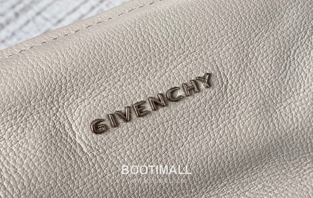 Givenchy Pandora Lambskin Crossbody Bag with Multi Compartment Zip Detail 지방시 판도라 램스킨 멀티 컴파트먼트 지퍼 크로스바디백 9917 23cm 4