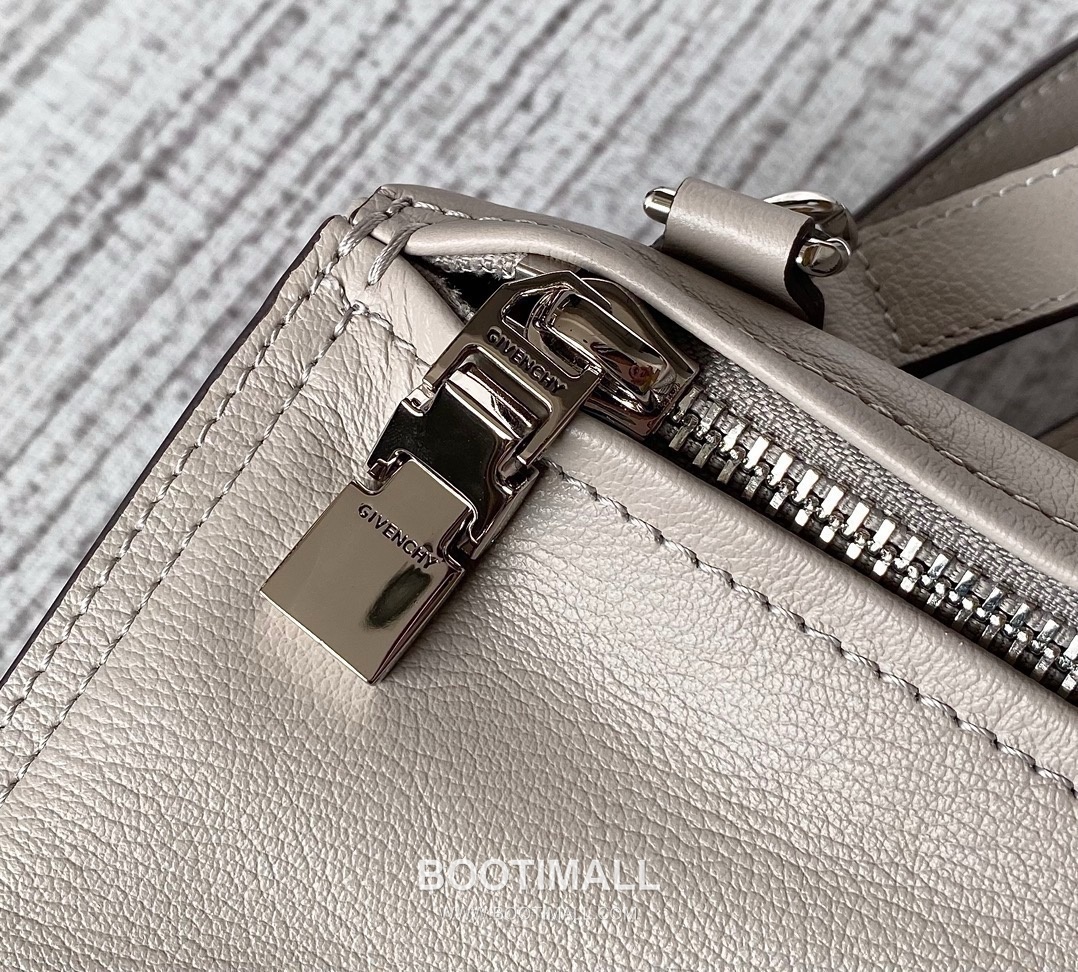 Givenchy Pandora Lambskin Crossbody Bag with Multi Compartment Zip Detail 지방시 판도라 램스킨 멀티 컴파트먼트 지퍼 크로스바디백 9917 23cm 7