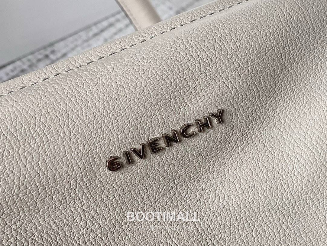 Givenchy Pandora Lambskin Crossbody Bag with Multi Compartment Zip Detail 지방시 판도라 램스킨 멀티 컴파트먼트 지퍼 크로스바디백 9919 28cm 5