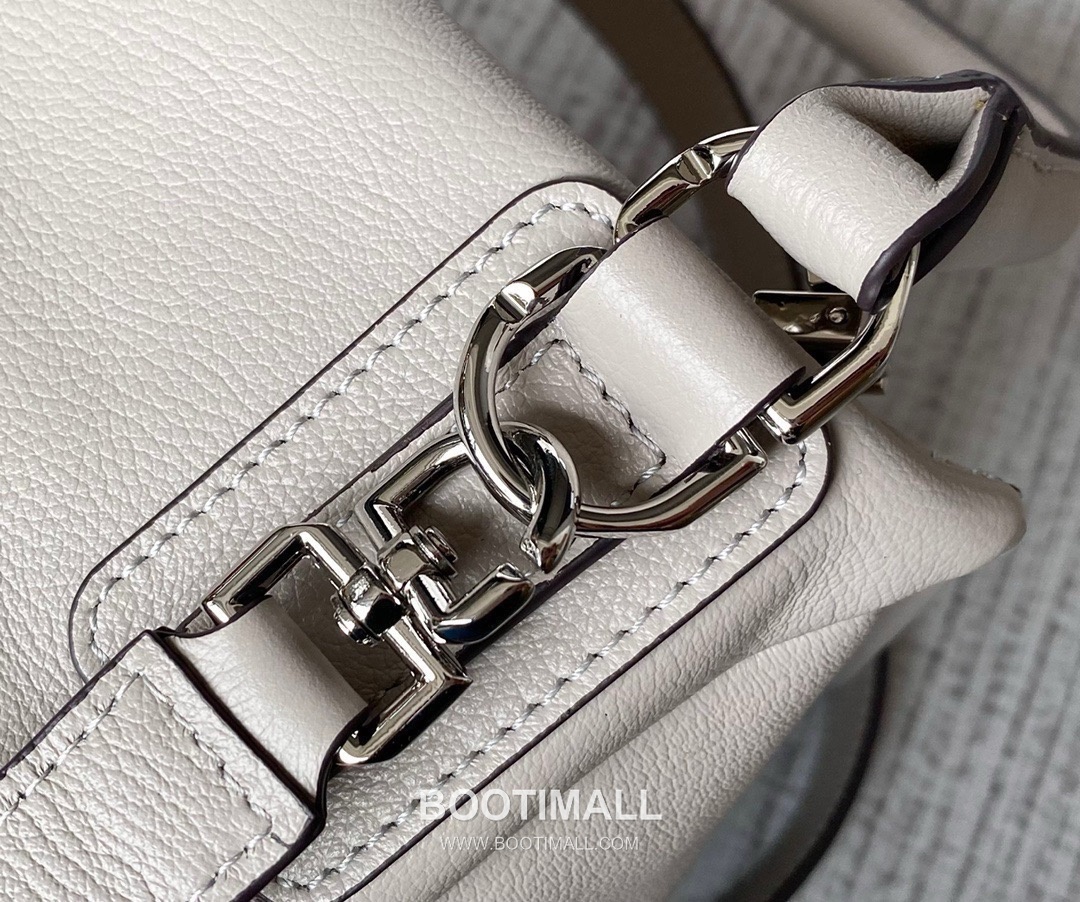 Givenchy Pandora Lambskin Crossbody Bag with Multi Compartment Zip Detail 지방시 판도라 램스킨 멀티 컴파트먼트 지퍼 크로스바디백 9919 28cm 6