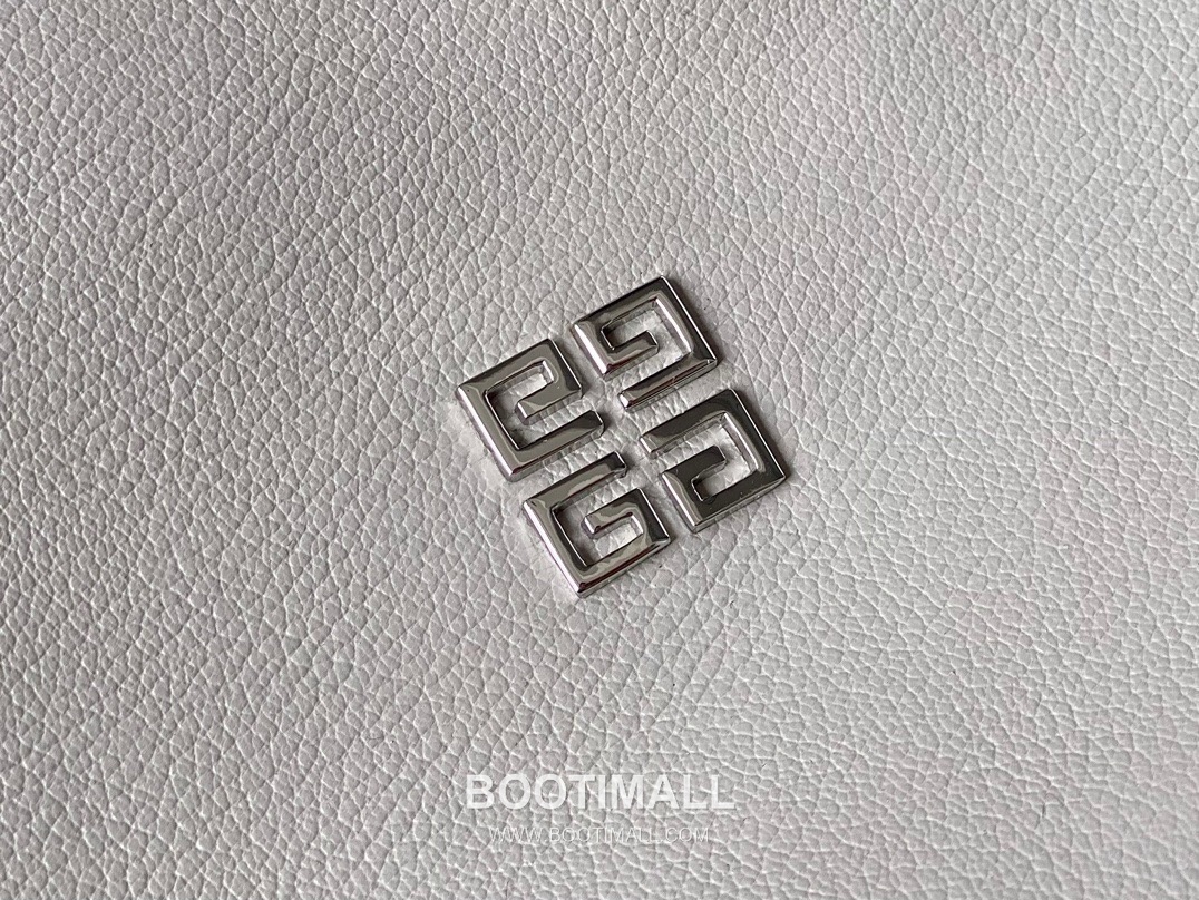 Givenchy Pandora Lambskin Crossbody Bag with Multi Compartment Zip Detail 지방시 판도라 램스킨 멀티 컴파트먼트 지퍼 크로스바디백 9919 28cm 9