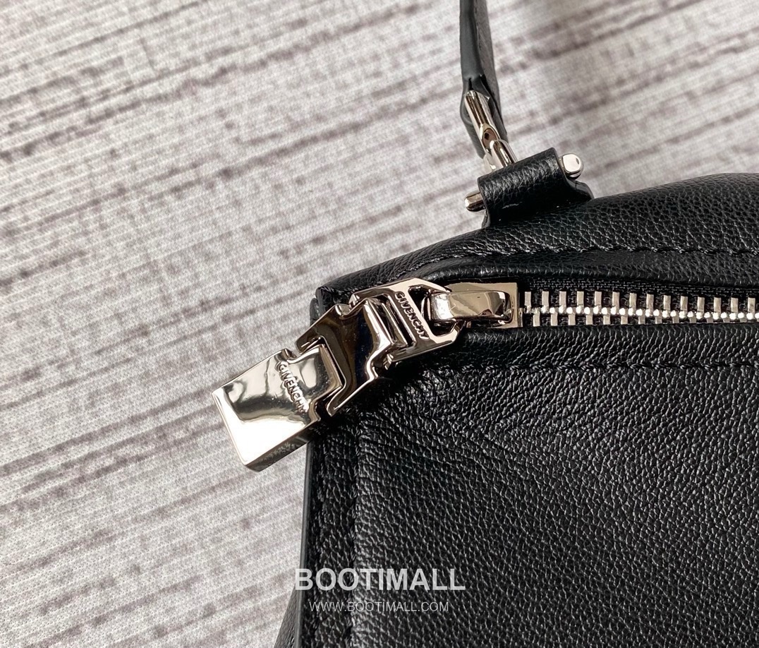 Givenchy Pandora Lambskin Crossbody Bag with Multi Compartment Zip Detail 지방시 판도라 램스킨 멀티 컴파트먼트 지퍼 크로스바디백 9917 23cm 6