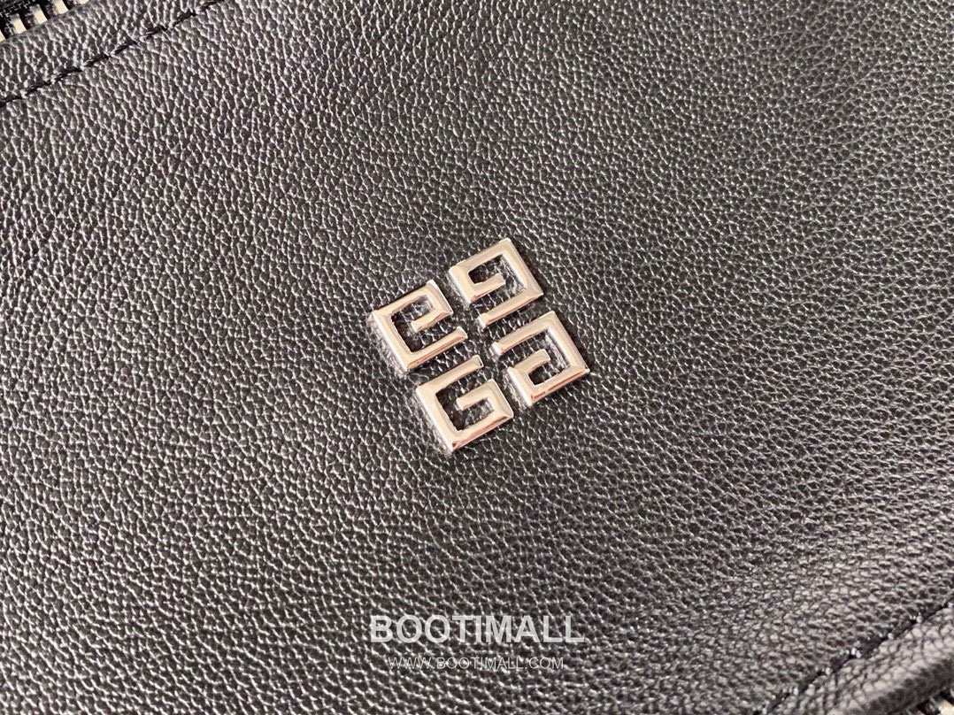 Givenchy Pandora Lambskin Crossbody Bag with Multi Compartment Zip Detail 지방시 판도라 램스킨 멀티 컴파트먼트 지퍼 크로스바디백 9917 23cm 9