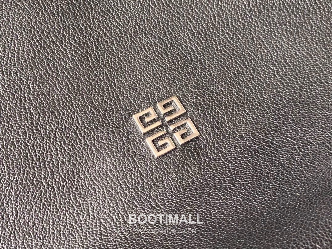 Givenchy Pandora Lambskin Crossbody Bag with Multi Compartment Zip Detail 지방시 판도라 램스킨 멀티 컴파트먼트 지퍼 크로스바디백 9918 32cm 5