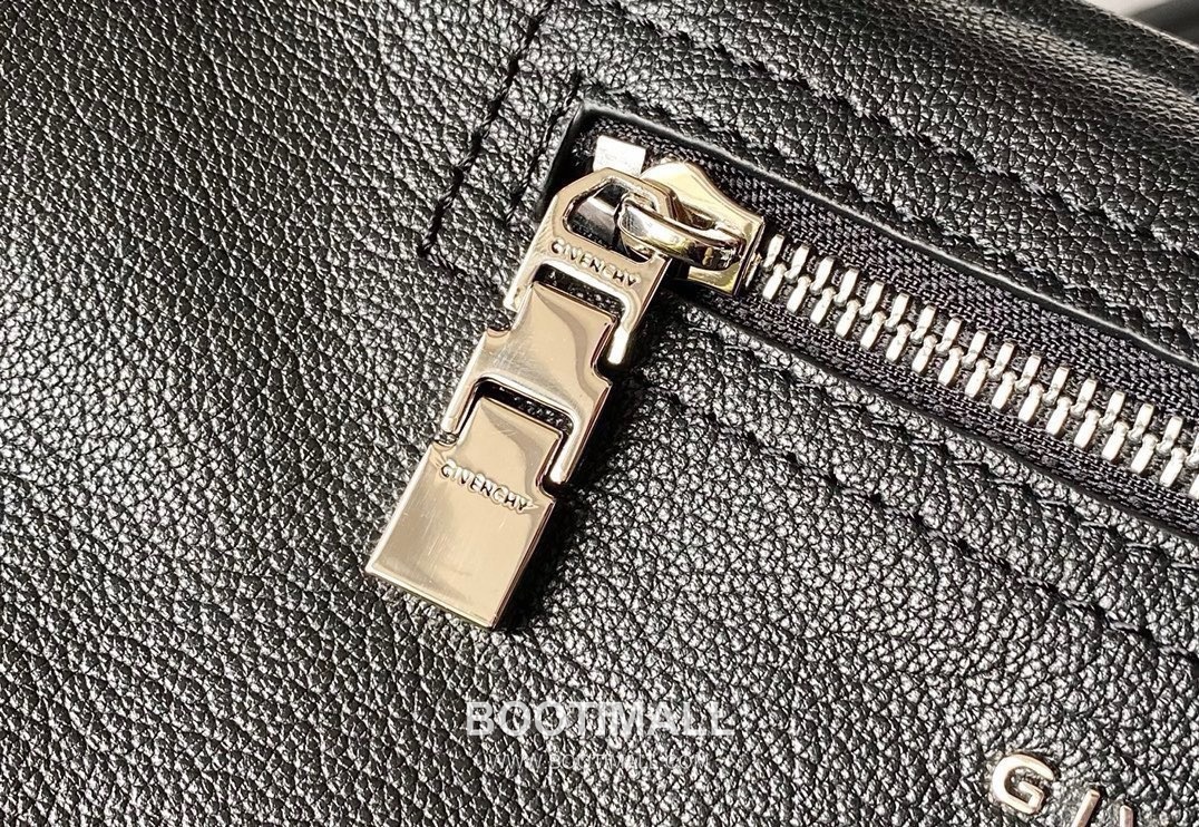 Givenchy Pandora Lambskin Crossbody Bag with Multi Compartment Zip Detail 지방시 판도라 램스킨 멀티 컴파트먼트 지퍼 크로스바디백 9918 32cm 9