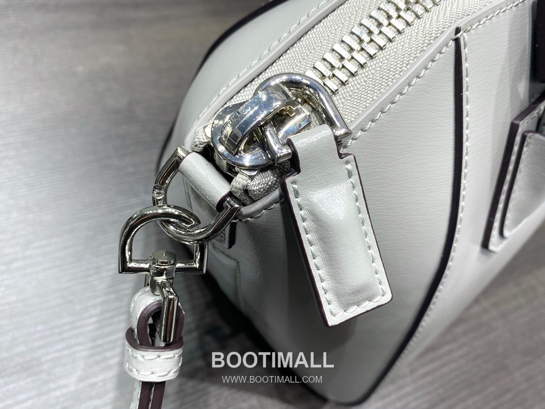 Givenchy Antigona Box Calfskin Top Handle Bag with Zip Closure and Detachable Strap 지방시 안티고나 박스 카프스킨 지퍼 탑핸들백 22cm 6