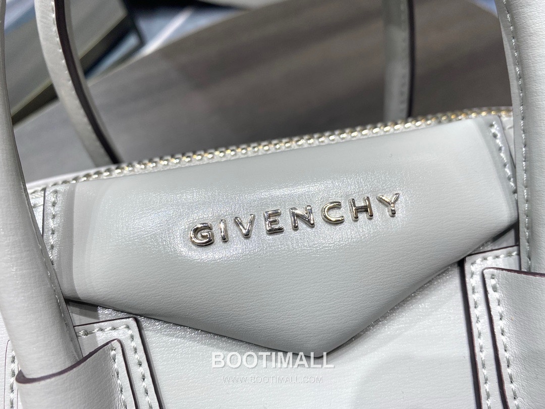 Givenchy Antigona Box Calfskin Top Handle Bag with Zip Closure and Detachable Strap 지방시 안티고나 박스 카프스킨 지퍼 탑핸들백 22cm 7