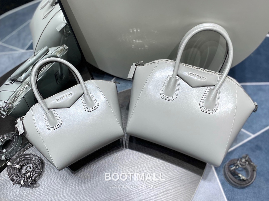 Givenchy Antigona Box Calfskin Top Handle Bag with Zip Closure and Detachable Strap 지방시 안티고나 박스 카프스킨 지퍼 탑핸들백 22cm 9