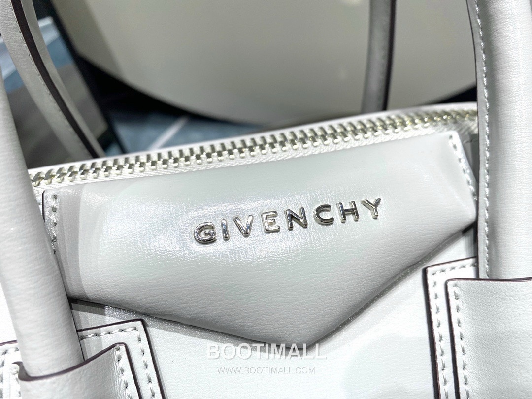 Givenchy Antigona Box Calfskin Top Handle Bag with Zip Closure and Detachable Strap 지방시 안티고나 박스 카프스킨 지퍼 탑핸들백 28cm 7