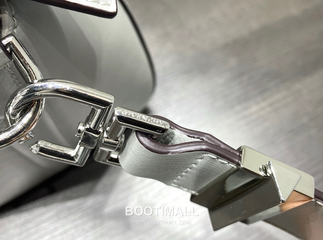 Givenchy Antigona Box Calfskin Top Handle Bag with Zip Closure and Detachable Strap 지방시 안티고나 박스 카프스킨 지퍼 탑핸들백 28cm 8