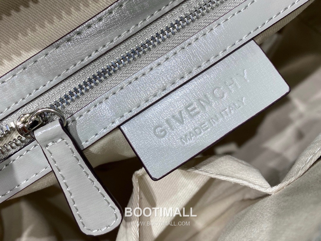 Givenchy Antigona Box Calfskin Top Handle Bag with Zip Closure and Detachable Strap 지방시 안티고나 박스 카프스킨 지퍼 탑핸들백 28cm 9