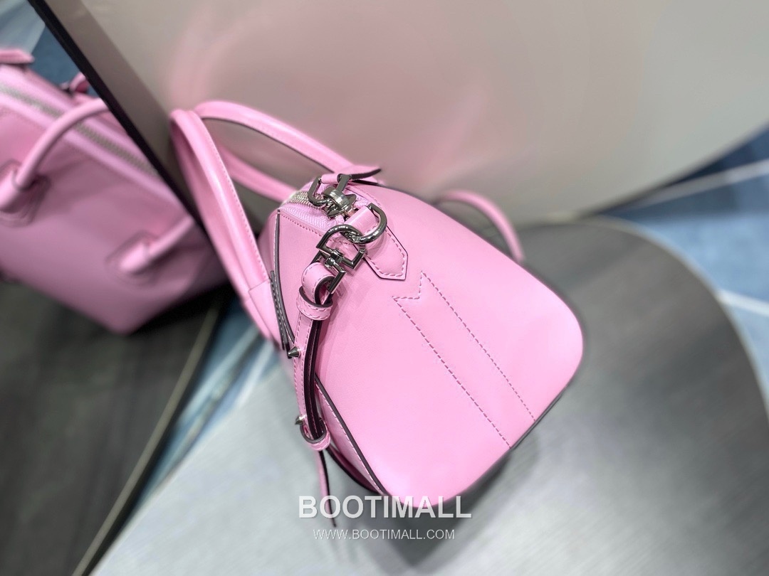 Givenchy Antigona Box Calfskin Top Handle Bag with Zip Closure and Detachable Strap 지방시 안티고나 박스 카프스킨 지퍼 탑핸들백 22cm 4