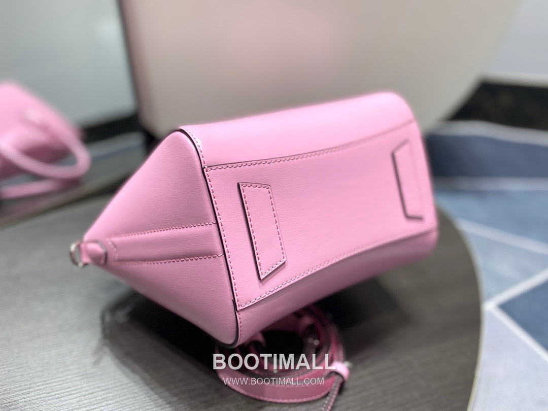 Givenchy Antigona Box Calfskin Top Handle Bag with Zip Closure and Detachable Strap 지방시 안티고나 박스 카프스킨 지퍼 탑핸들백 22cm 6