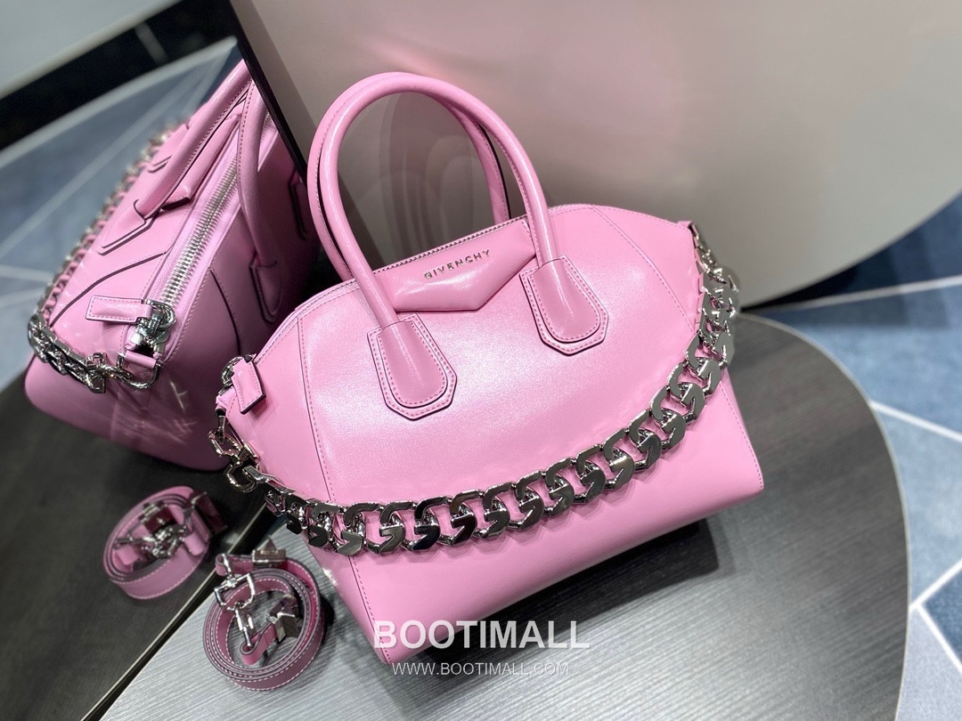 Givenchy Antigona Box Calfskin Top Handle Bag with Zip Closure and Detachable Strap 지방시 안티고나 박스 카프스킨 지퍼 탑핸들백 28cm 1