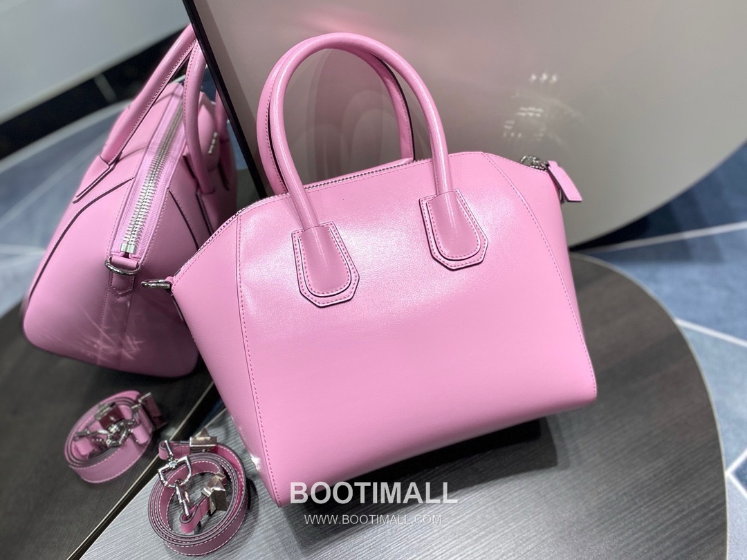 Givenchy Antigona Box Calfskin Top Handle Bag with Zip Closure and Detachable Strap 지방시 안티고나 박스 카프스킨 지퍼 탑핸들백 28cm 4