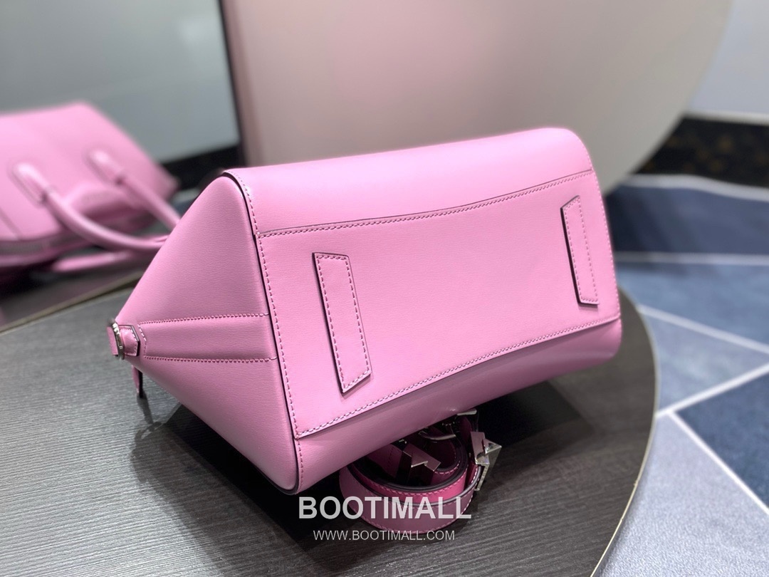 Givenchy Antigona Box Calfskin Top Handle Bag with Zip Closure and Detachable Strap 지방시 안티고나 박스 카프스킨 지퍼 탑핸들백 28cm 6