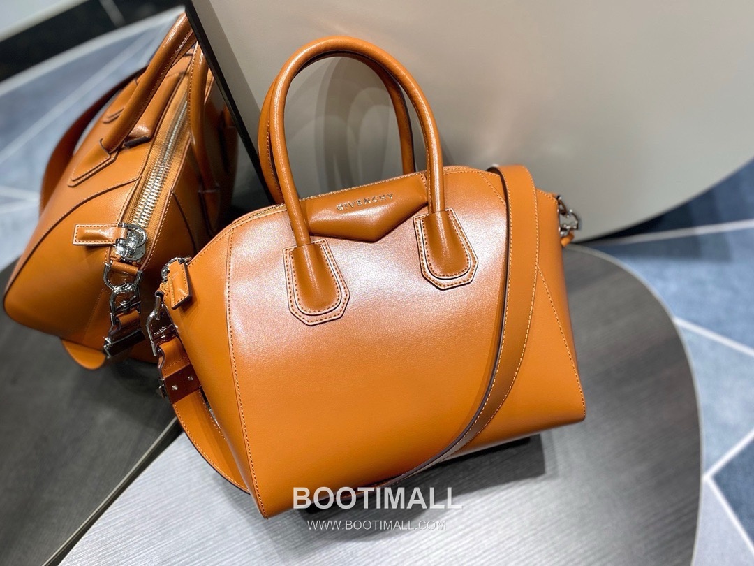 Givenchy Antigona Box Calfskin Top Handle Bag with Zip Closure and Detachable Strap 지방시 안티고나 박스 카프스킨 지퍼 탑핸들백 28cm 2