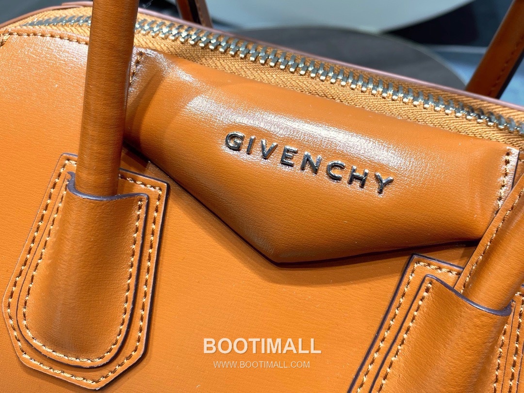 Givenchy Antigona Box Calfskin Top Handle Bag with Zip Closure and Detachable Strap 지방시 안티고나 박스 카프스킨 지퍼 탑핸들백 28cm 7