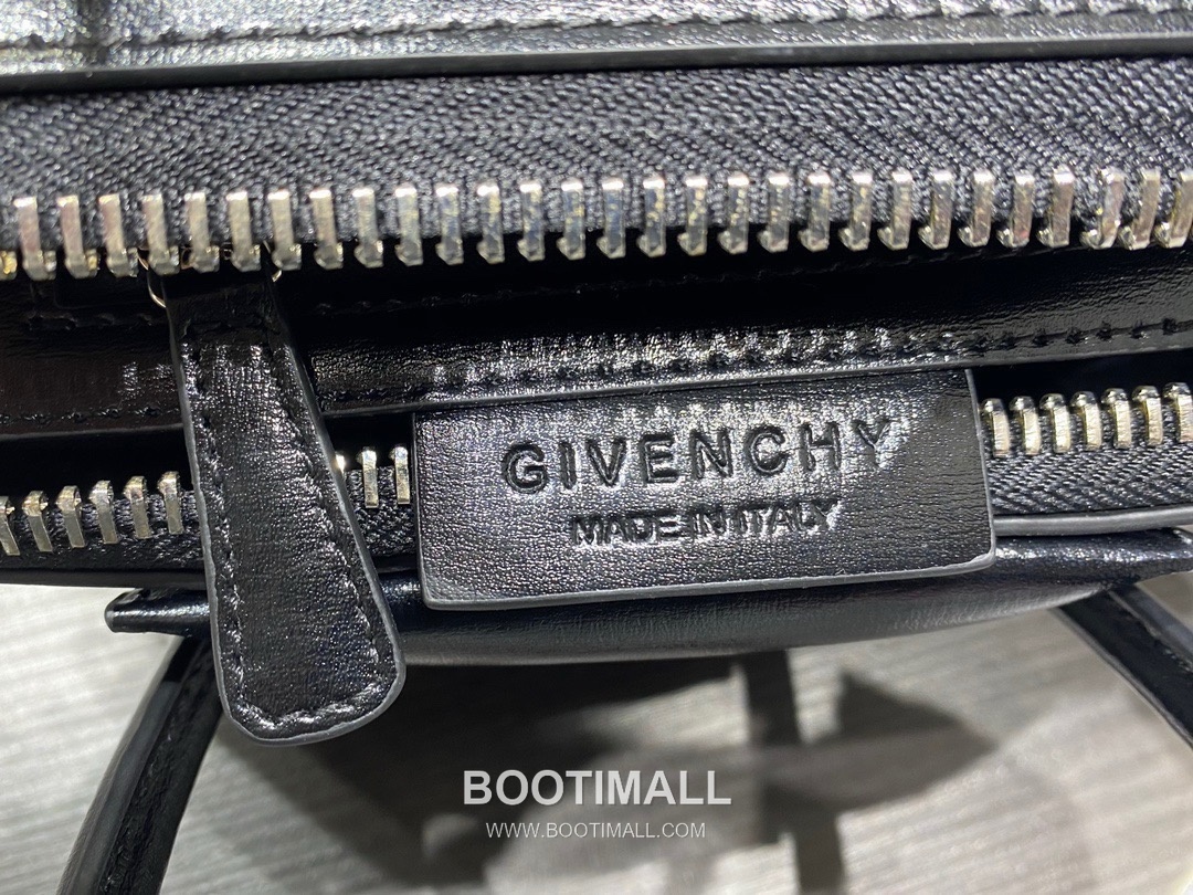 Givenchy Antigona Box Calfskin Top Handle Bag with Zip Closure and Detachable Strap 지방시 안티고나 박스 카프스킨 지퍼 탑핸들백 22cm 9