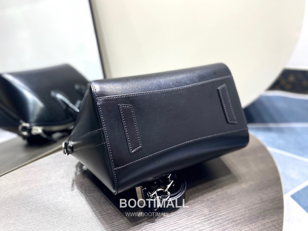 Givenchy Antigona Box Calfskin Top Handle Bag with Zip Closure and Detachable Strap 지방시 안티고나 박스 카프스킨 지퍼 탑핸들백 28cm 6