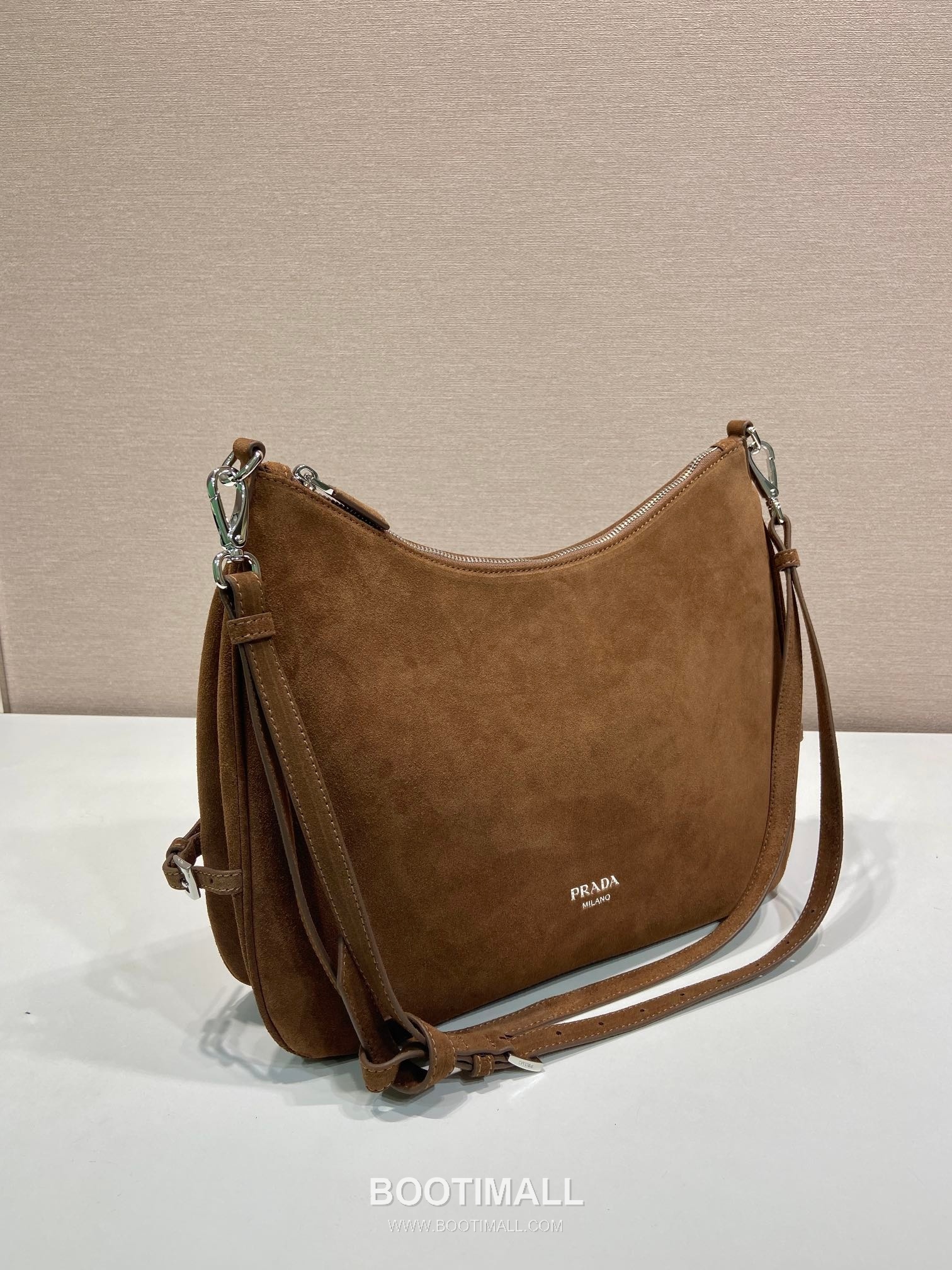Prada Calfskin Hobo Shoulder Bag with Embossed Logo and Zip Closure 프라다 카프스킨 엠보스드 로고 지퍼 호보 숄더백 1BC288 33cm 2