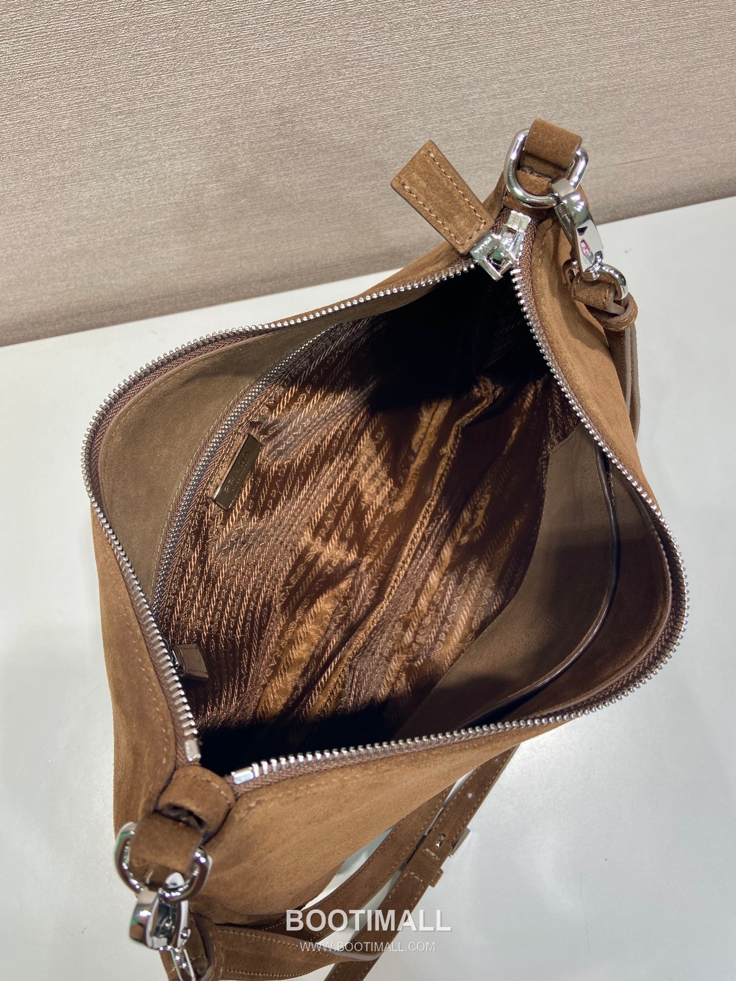 Prada Calfskin Hobo Shoulder Bag with Embossed Logo and Zip Closure 프라다 카프스킨 엠보스드 로고 지퍼 호보 숄더백 1BC288 33cm 8