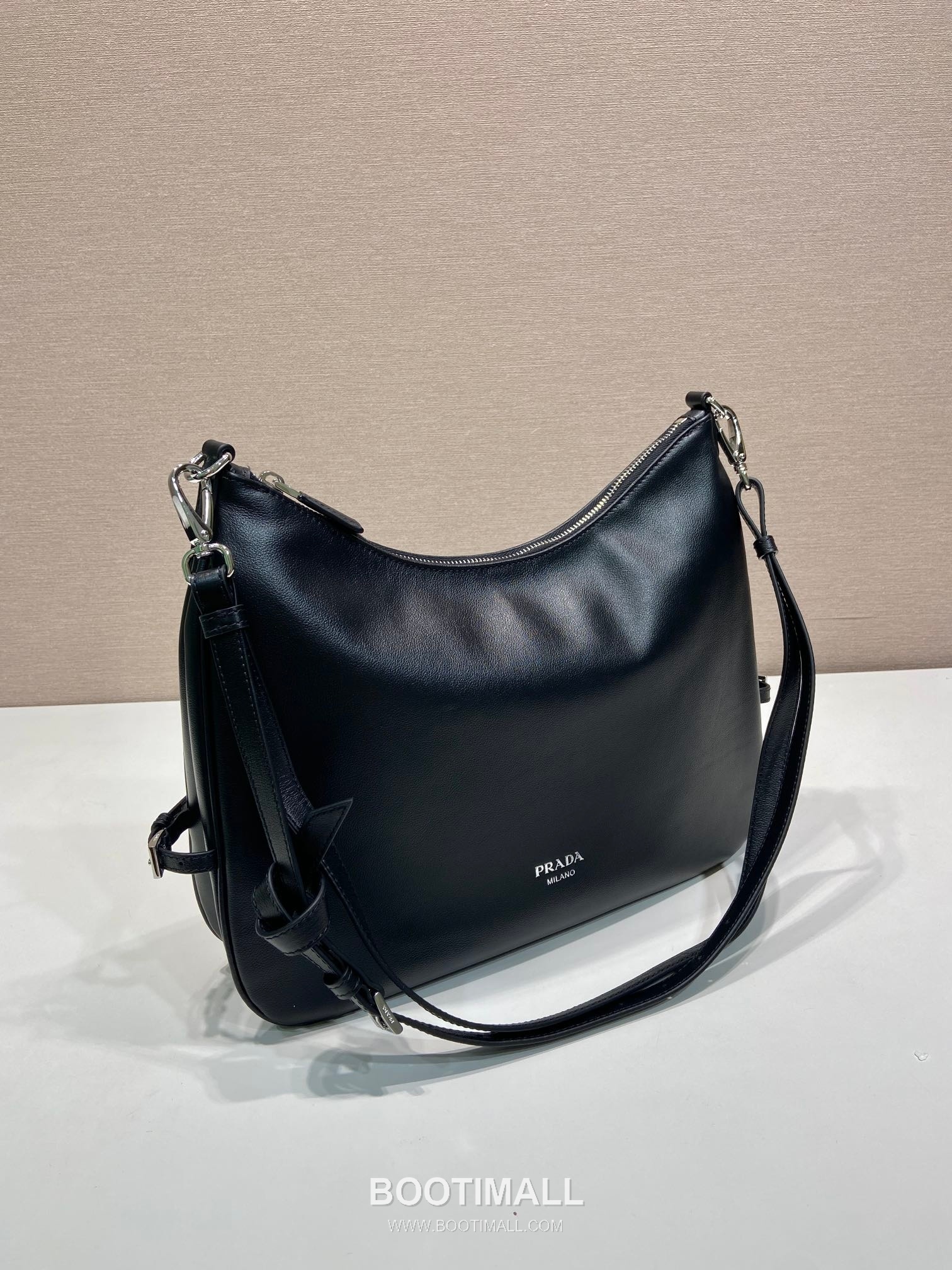 Prada Calfskin Hobo Shoulder Bag with Embossed Logo and Zip Closure 프라다 카프스킨 엠보스드 로고 지퍼 호보 숄더백 1BC288 33cm 2
