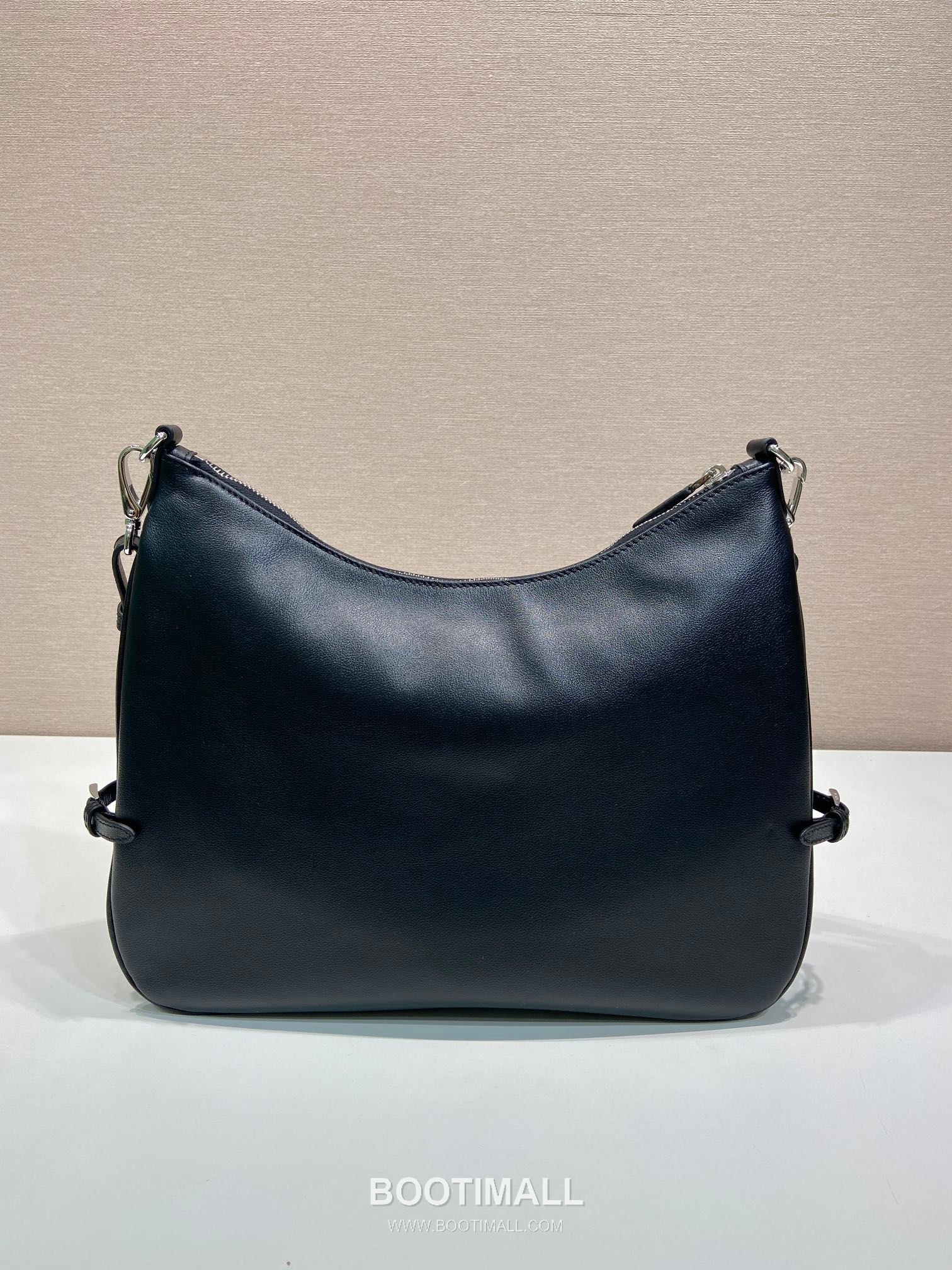 Prada Calfskin Hobo Shoulder Bag with Embossed Logo and Zip Closure 프라다 카프스킨 엠보스드 로고 지퍼 호보 숄더백 1BC288 33cm 4