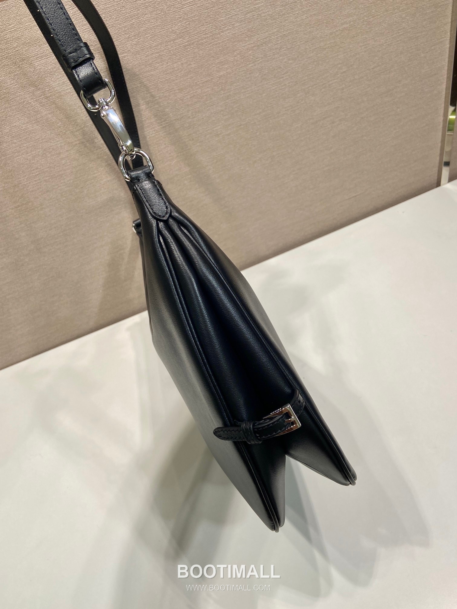 Prada Calfskin Hobo Shoulder Bag with Embossed Logo and Zip Closure 프라다 카프스킨 엠보스드 로고 지퍼 호보 숄더백 1BC288 33cm 5