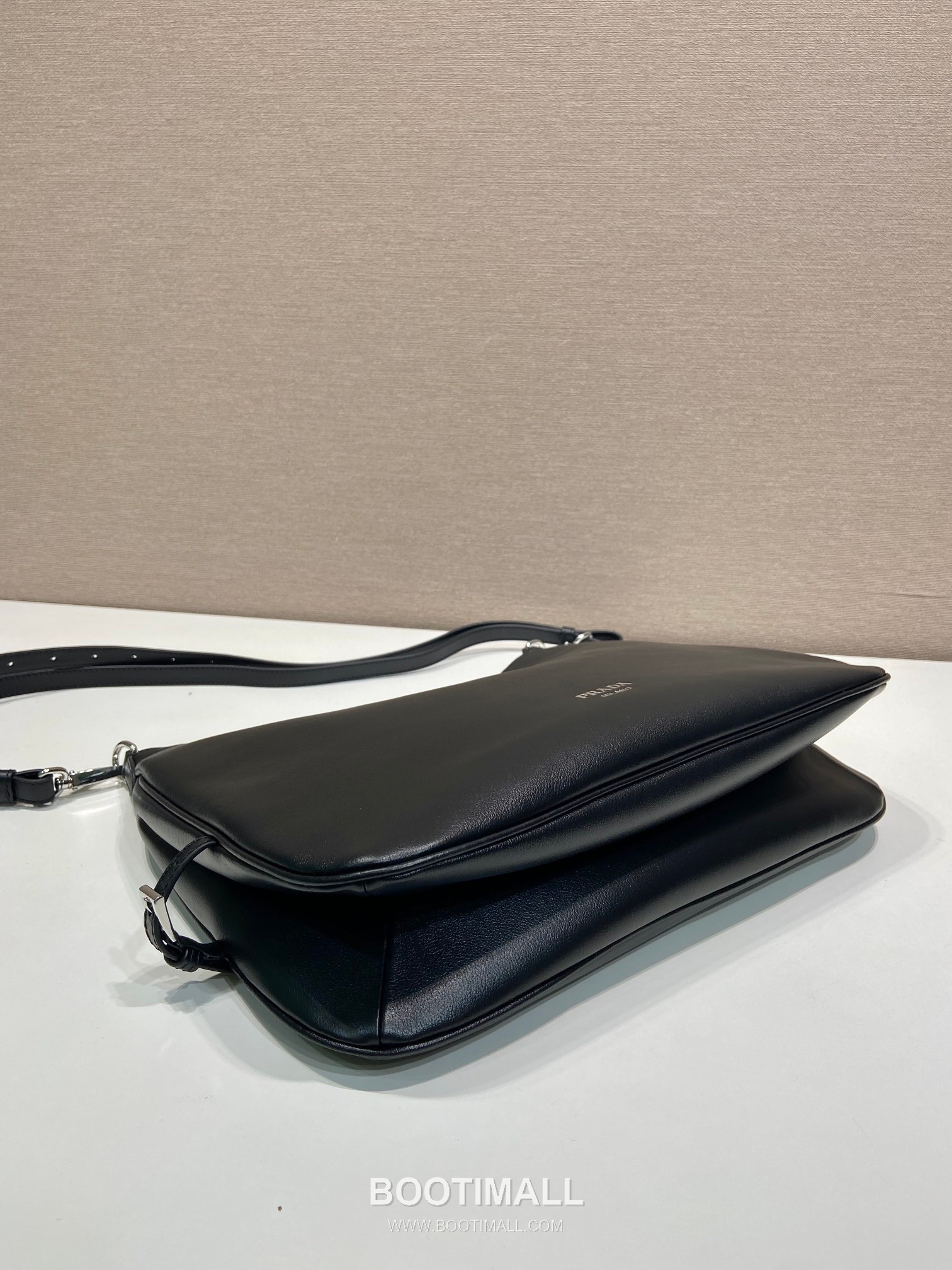 Prada Calfskin Hobo Shoulder Bag with Embossed Logo and Zip Closure 프라다 카프스킨 엠보스드 로고 지퍼 호보 숄더백 1BC288 33cm 6