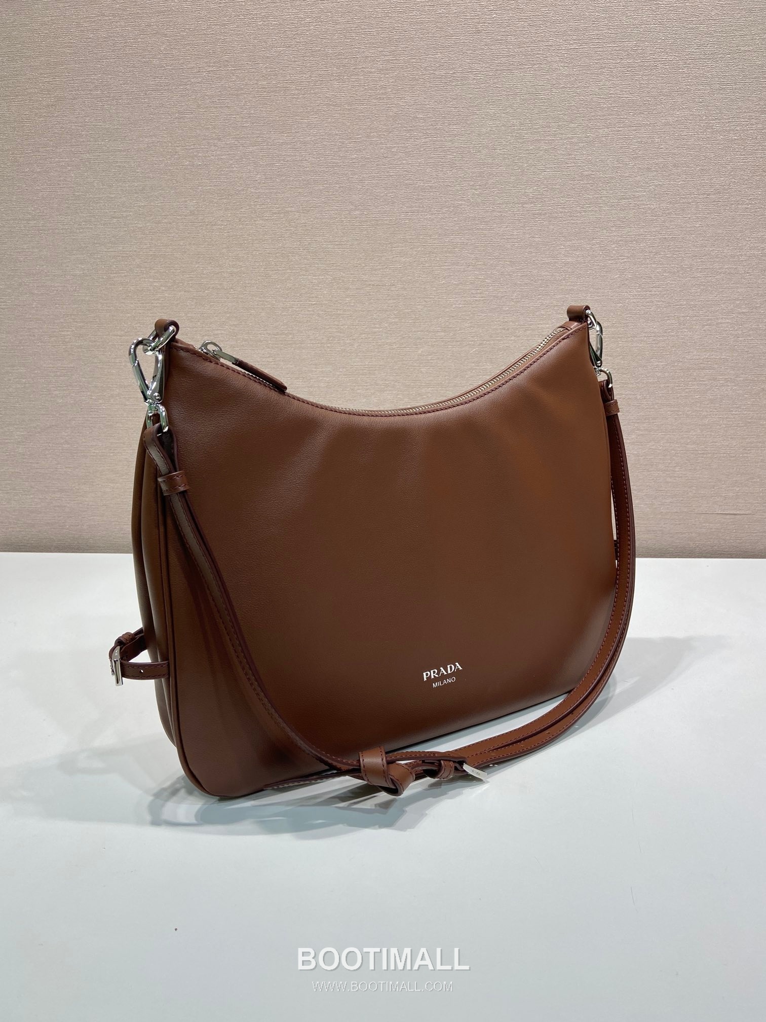Prada Calfskin Hobo Shoulder Bag with Embossed Logo and Zip Closure 프라다 카프스킨 엠보스드 로고 지퍼 호보 숄더백 1BC288 33cm 2