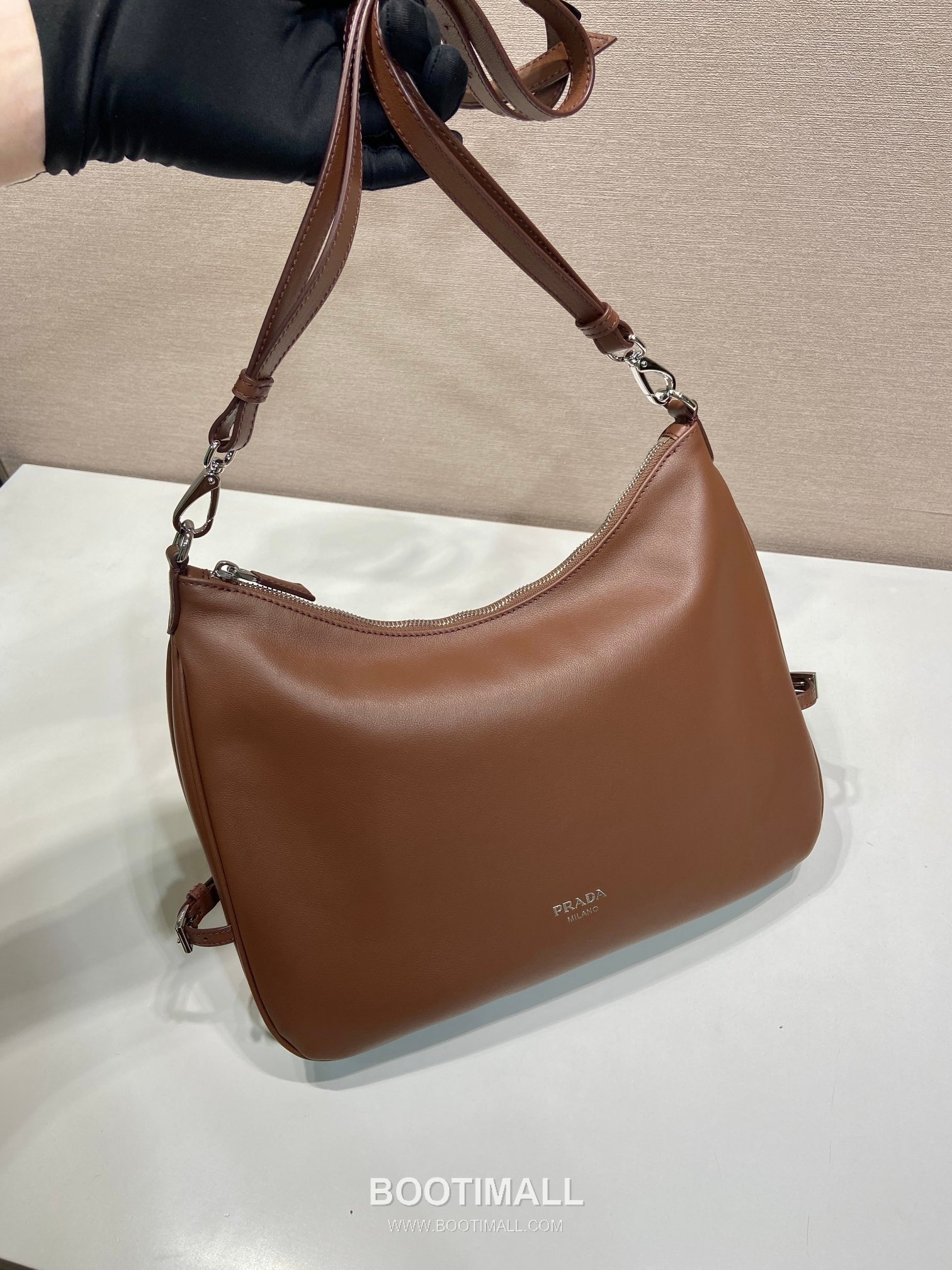 Prada Calfskin Hobo Shoulder Bag with Embossed Logo and Zip Closure 프라다 카프스킨 엠보스드 로고 지퍼 호보 숄더백 1BC288 33cm 3