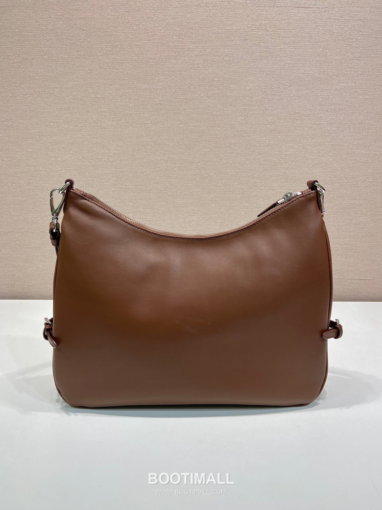 Prada Calfskin Hobo Shoulder Bag with Embossed Logo and Zip Closure 프라다 카프스킨 엠보스드 로고 지퍼 호보 숄더백 1BC288 33cm 4