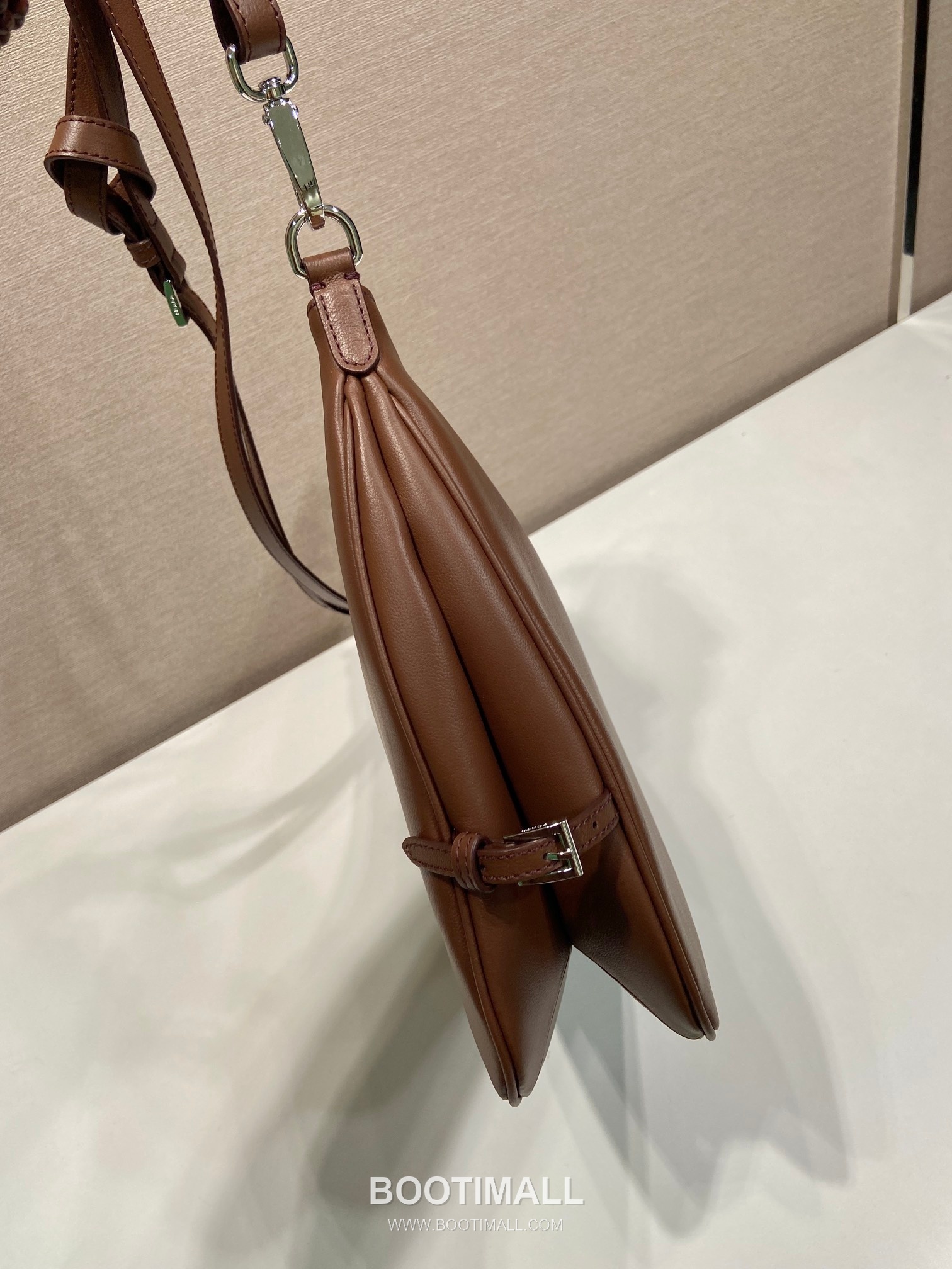 Prada Calfskin Hobo Shoulder Bag with Embossed Logo and Zip Closure 프라다 카프스킨 엠보스드 로고 지퍼 호보 숄더백 1BC288 33cm 6