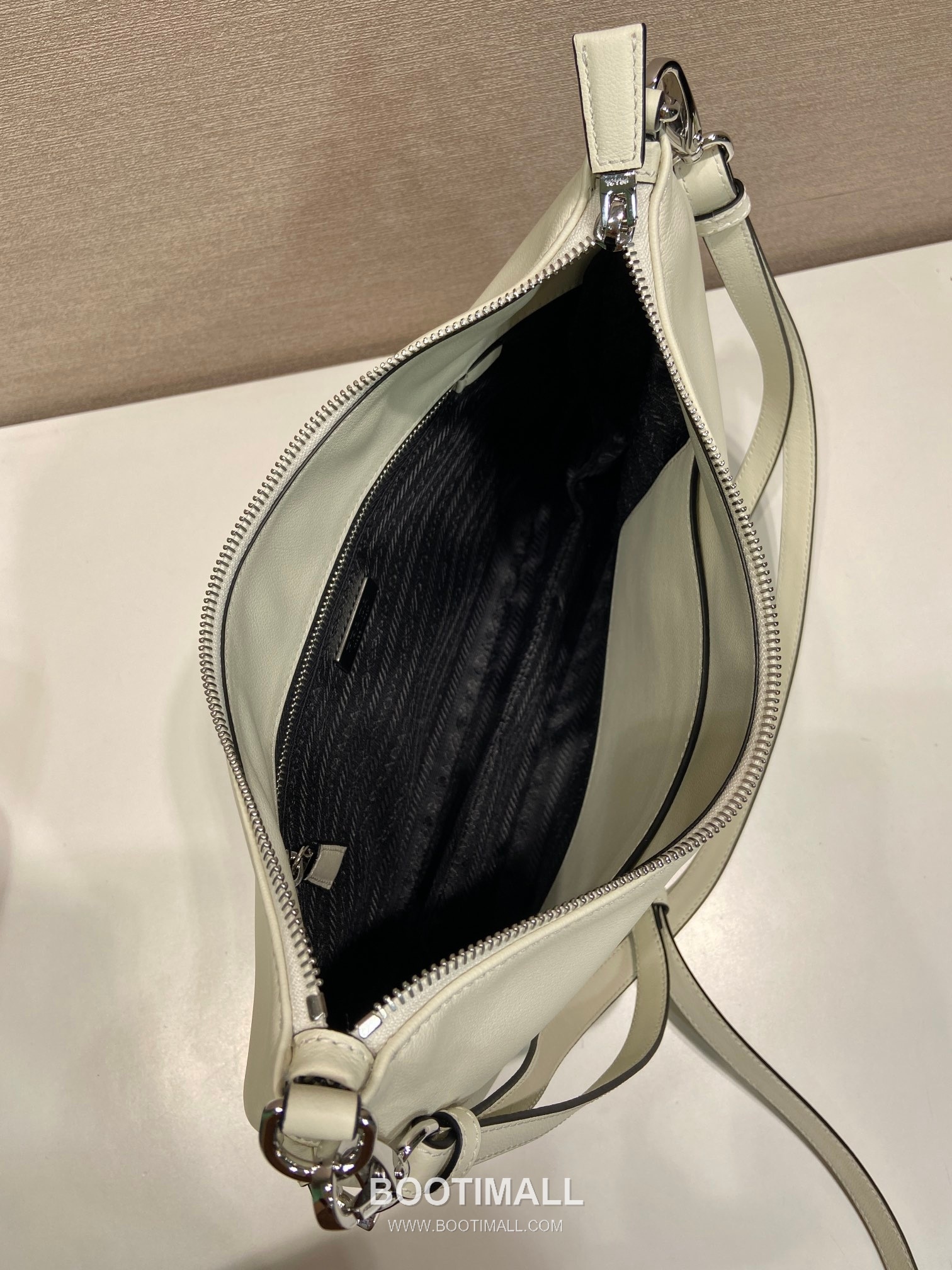 Prada Calfskin Hobo Shoulder Bag with Embossed Logo and Zip Closure 프라다 카프스킨 엠보스드 로고 지퍼 호보 숄더백 1BC288 33cm 8