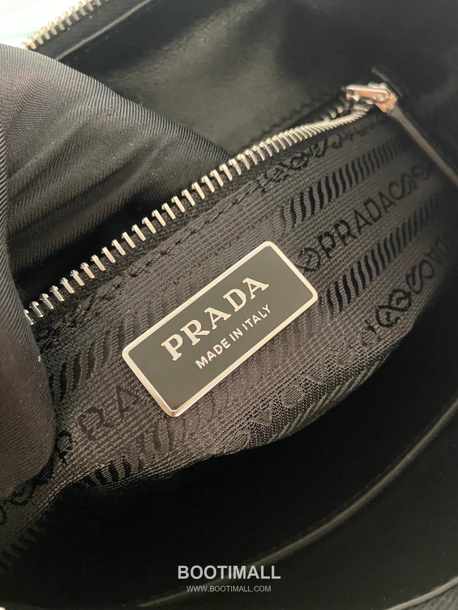 Prada Calfskin Hobo Shoulder Bag with Embossed Logo and Zip Closure 프라다 카프스킨 엠보스드 로고 지퍼 호보 숄더백 1BC288 33cm 9