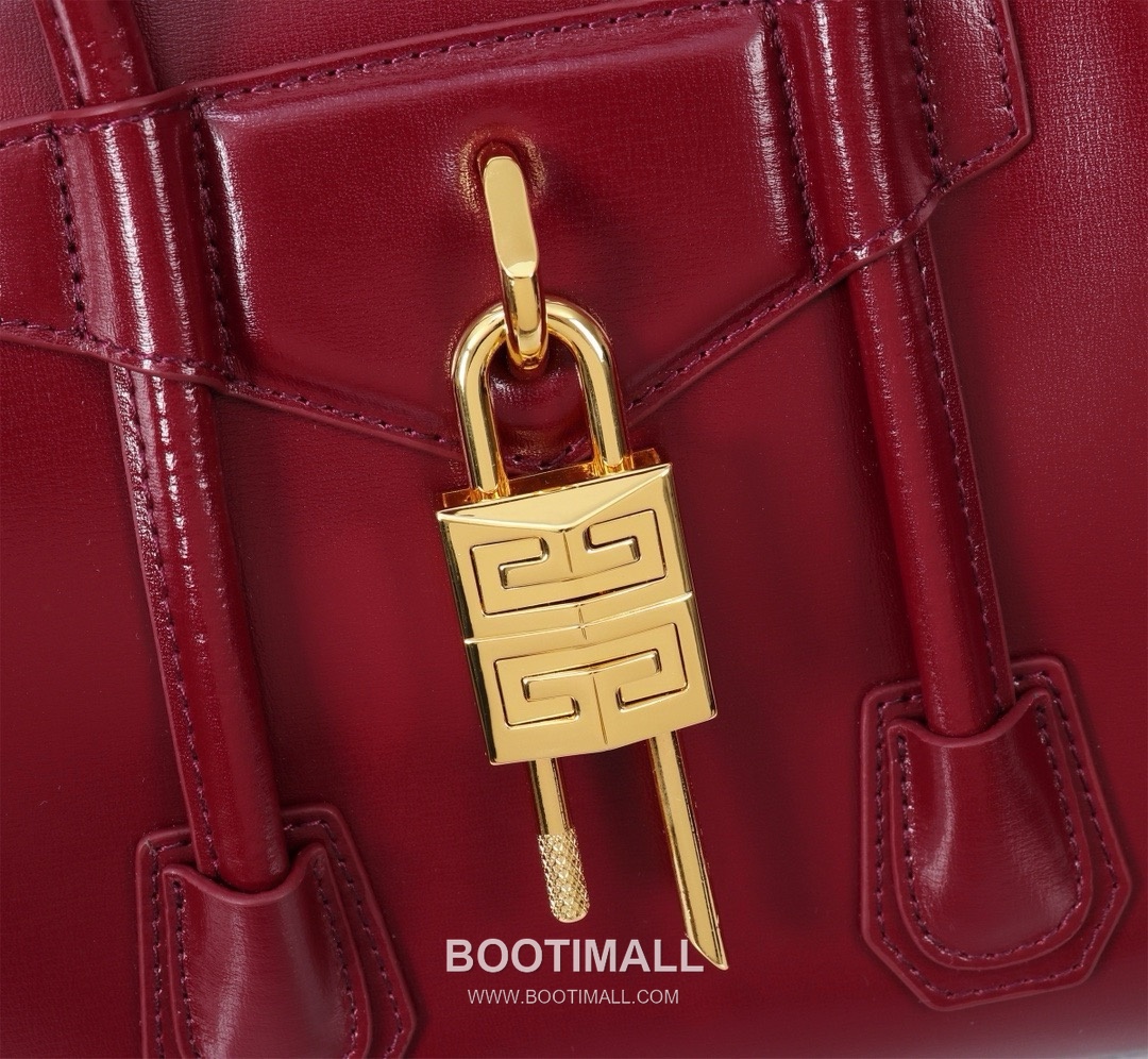 Givenchy Antigona Patent Calfskin Top Handle Bag with Padlock Detail and Magnetic Closure 지방시 안티고나 페이턴트 카프스킨 패드락 마그네틱 탑핸들백 199115 22cm 4