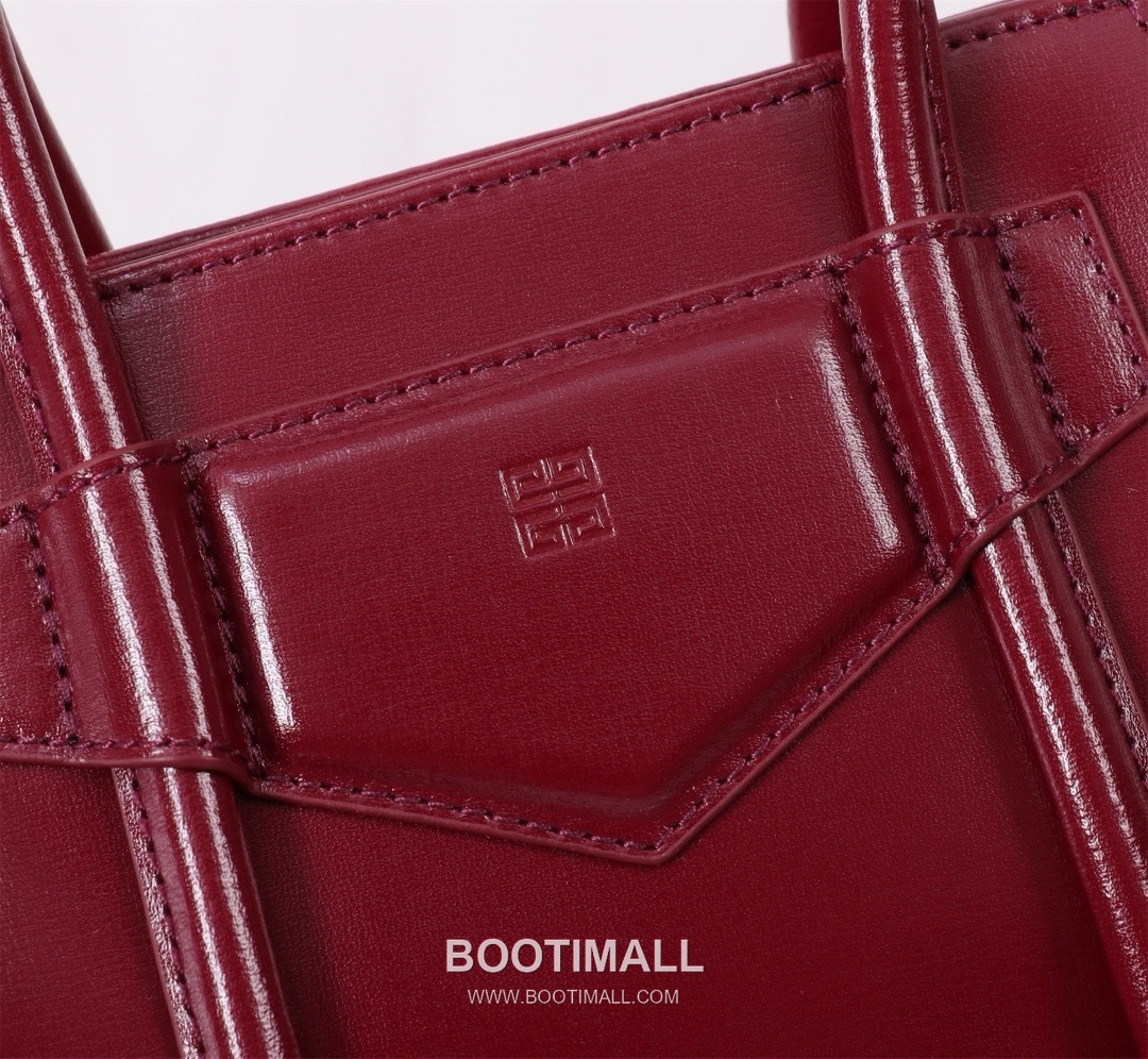 Givenchy Antigona Patent Calfskin Top Handle Bag with Padlock Detail and Magnetic Closure 지방시 안티고나 페이턴트 카프스킨 패드락 마그네틱 탑핸들백 199115 22cm 6