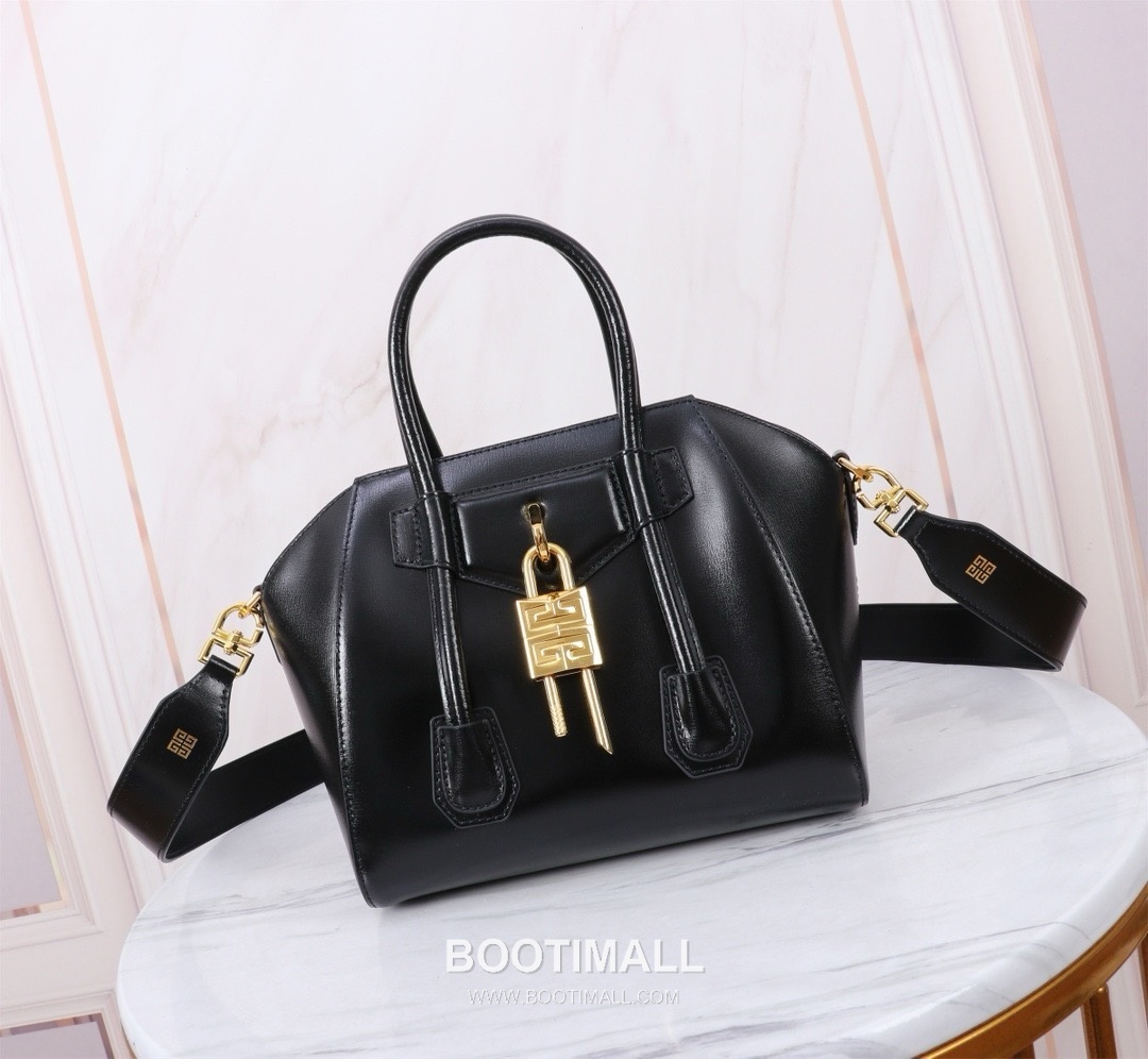 Givenchy Antigona Patent Calfskin Top Handle Bag with Padlock Detail and Magnetic Closure 지방시 안티고나 페이턴트 카프스킨 패드락 마그네틱 탑핸들백 199115 22cm 1