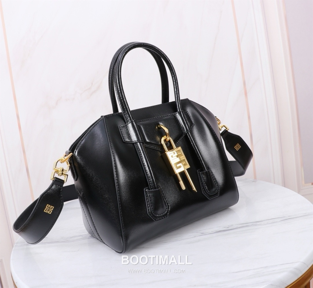 Givenchy Antigona Patent Calfskin Top Handle Bag with Padlock Detail and Magnetic Closure 지방시 안티고나 페이턴트 카프스킨 패드락 마그네틱 탑핸들백 199115 22cm 2