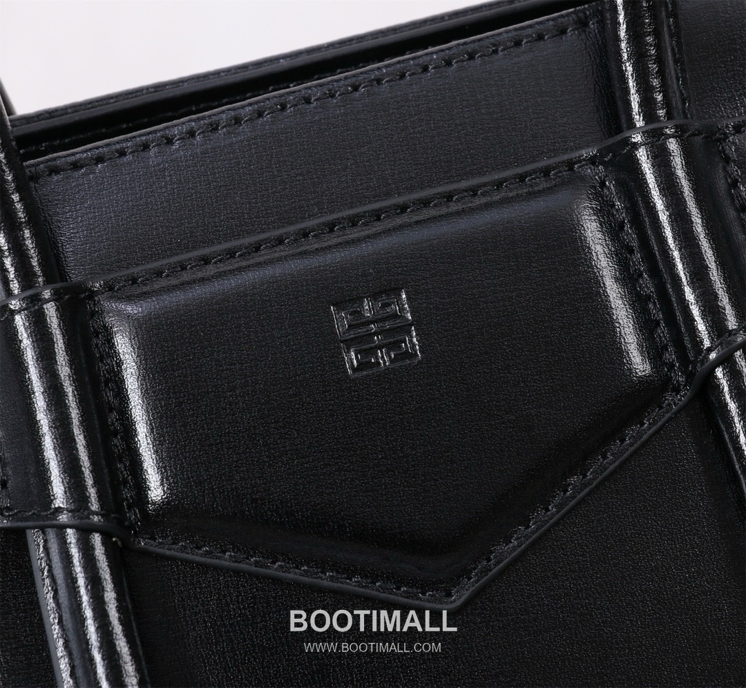 Givenchy Antigona Patent Calfskin Top Handle Bag with Padlock Detail and Magnetic Closure 지방시 안티고나 페이턴트 카프스킨 패드락 마그네틱 탑핸들백 199115 22cm 6