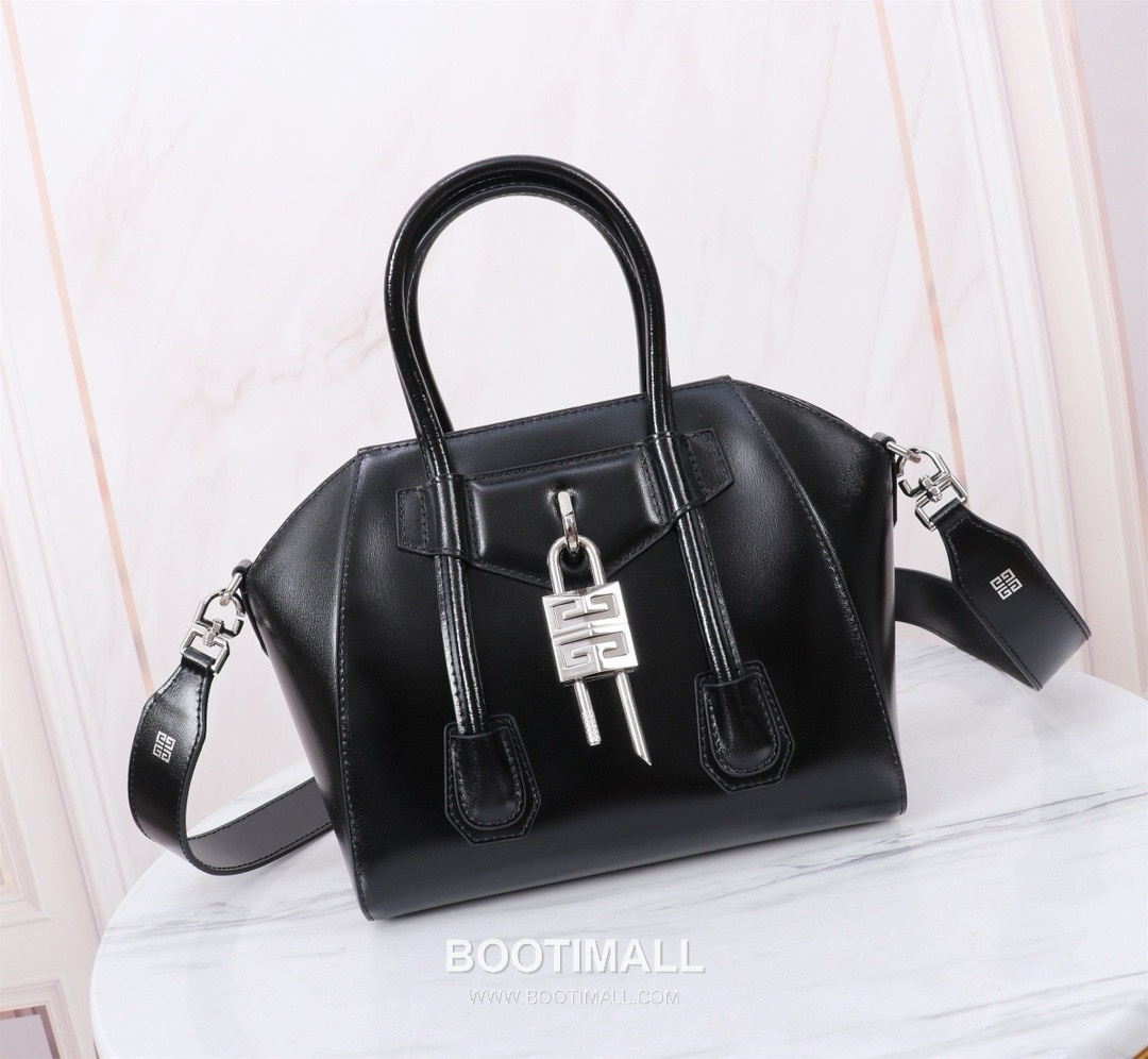 Givenchy Antigona Patent Calfskin Top Handle Bag with Padlock Detail and Magnetic Closure 지방시 안티고나 페이턴트 카프스킨 패드락 마그네틱 탑핸들백 199115 22cm 1