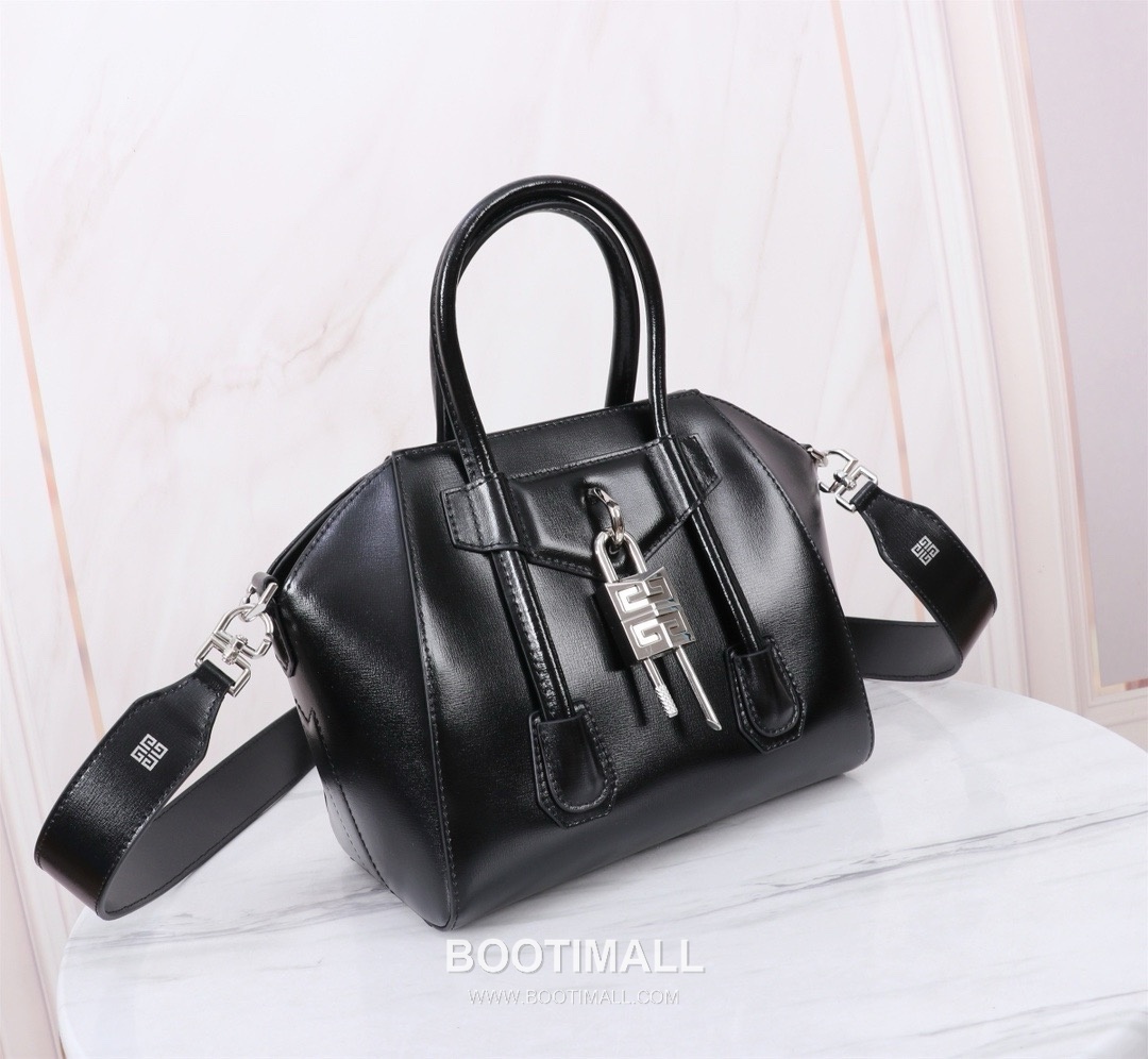 Givenchy Antigona Patent Calfskin Top Handle Bag with Padlock Detail and Magnetic Closure 지방시 안티고나 페이턴트 카프스킨 패드락 마그네틱 탑핸들백 199115 22cm 2
