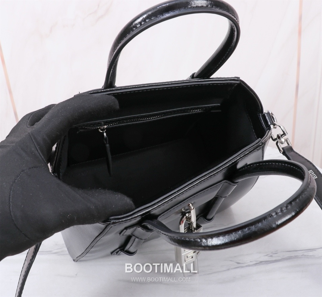 Givenchy Antigona Patent Calfskin Top Handle Bag with Padlock Detail and Magnetic Closure 지방시 안티고나 페이턴트 카프스킨 패드락 마그네틱 탑핸들백 199115 22cm 9