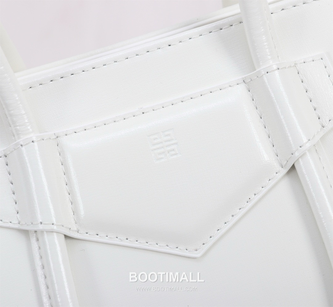 Givenchy Antigona Patent Calfskin Top Handle Bag with Padlock Detail and Magnetic Closure 지방시 안티고나 페이턴트 카프스킨 패드락 마그네틱 탑핸들백 199115 22cm 4