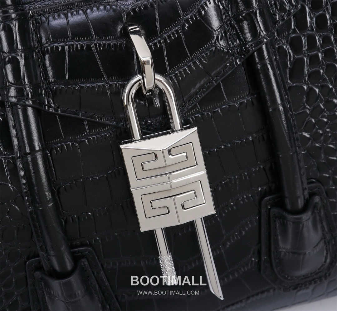 Givenchy Antigona Patent Calfskin Top Handle Bag with Padlock Detail and Magnetic Closure 지방시 안티고나 페이턴트 카프스킨 패드락 마그네틱 탑핸들백 199115 22cm 6