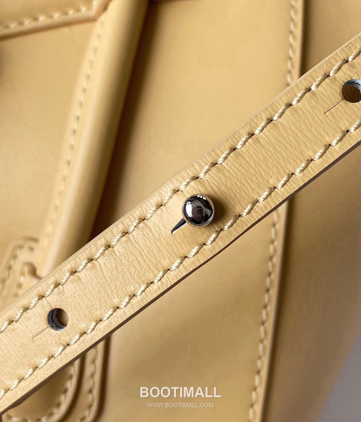 Givenchy Antigona Patent Calfskin Top Handle Bag with Padlock Detail and Magnetic Closure 지방시 안티고나 페이턴트 카프스킨 패드락 마그네틱 탑핸들백 199115 22cm 8