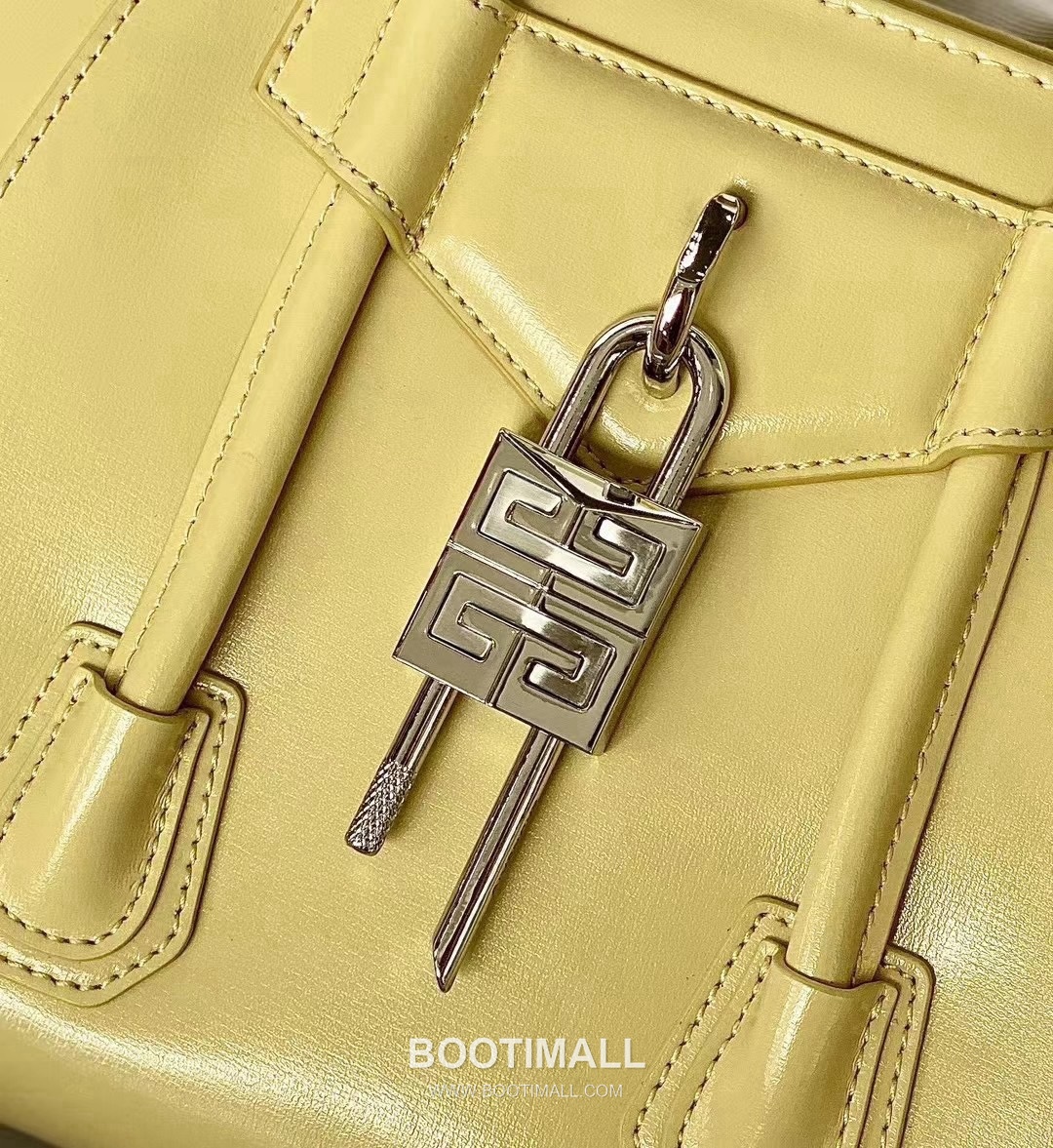 Givenchy Antigona Patent Calfskin Top Handle Bag with Padlock Detail and Magnetic Closure 지방시 안티고나 페이턴트 카프스킨 패드락 마그네틱 탑핸들백 199115 22cm 6